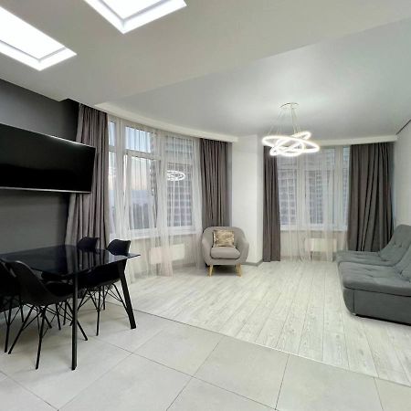 44 Pearl Stylish 1-Bedroom Apartment Одеса Екстериор снимка
