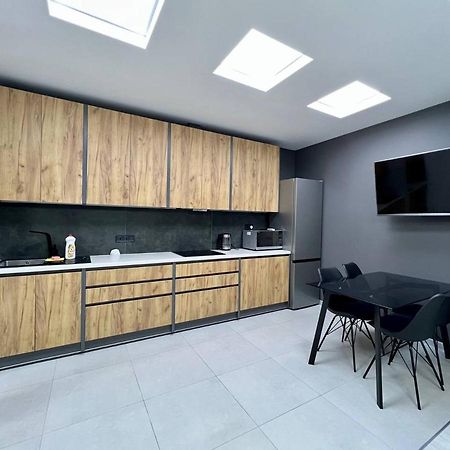 44 Pearl Stylish 1-Bedroom Apartment Одеса Екстериор снимка